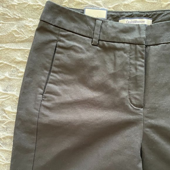 New! Ladie's Shorts - Picture 4 of 4